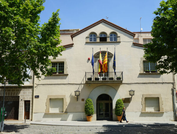 Façana de l'Ajuntament d'Esplugues