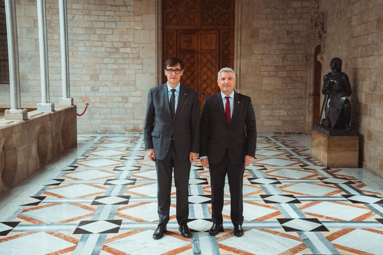 L'alcalde Eduard Sanz al costat del President de la Generalitat Salvador Illa al hall