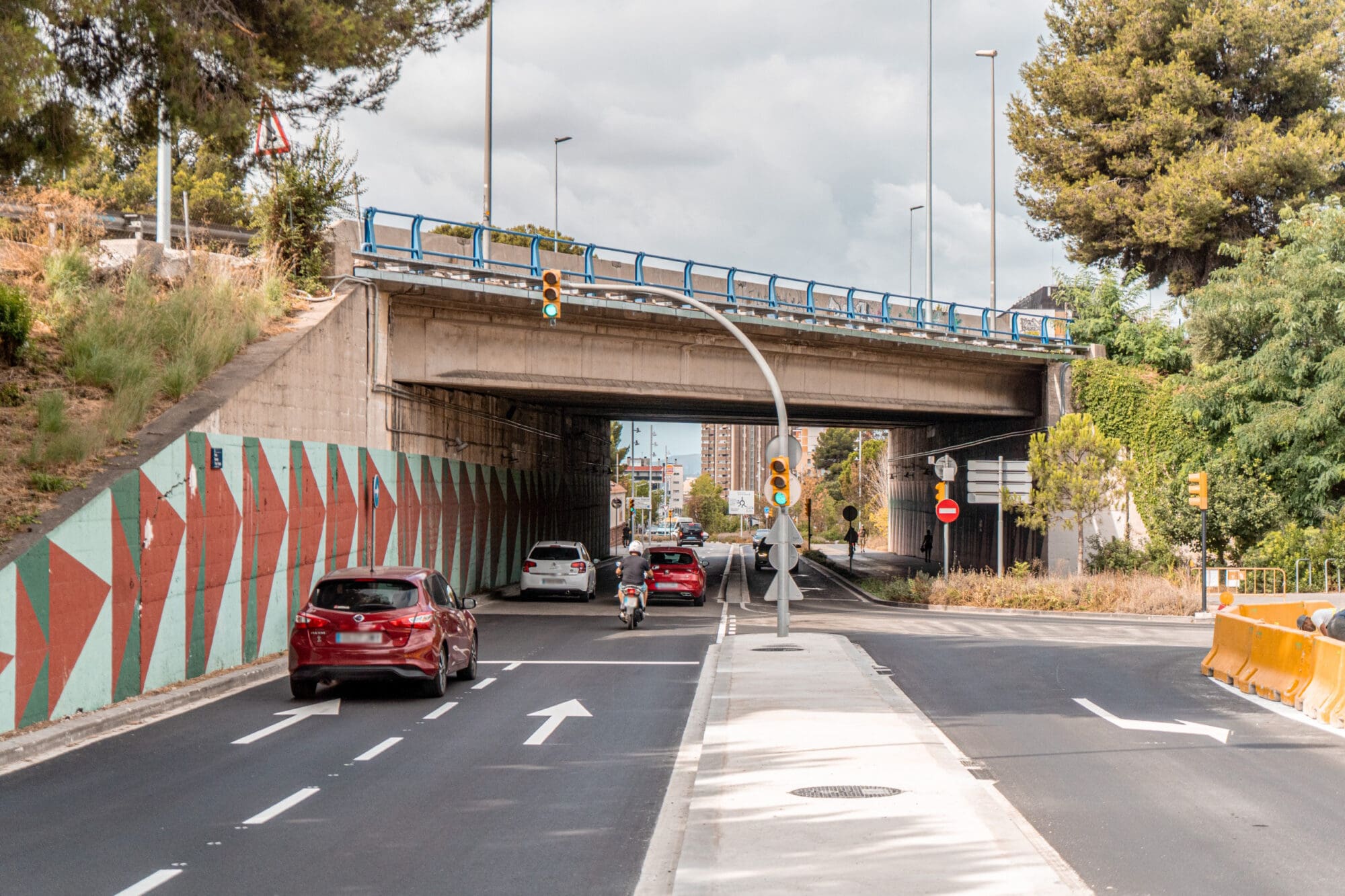 Carril obert de l'avinguda Països Catalans amb circulació de vehicles
