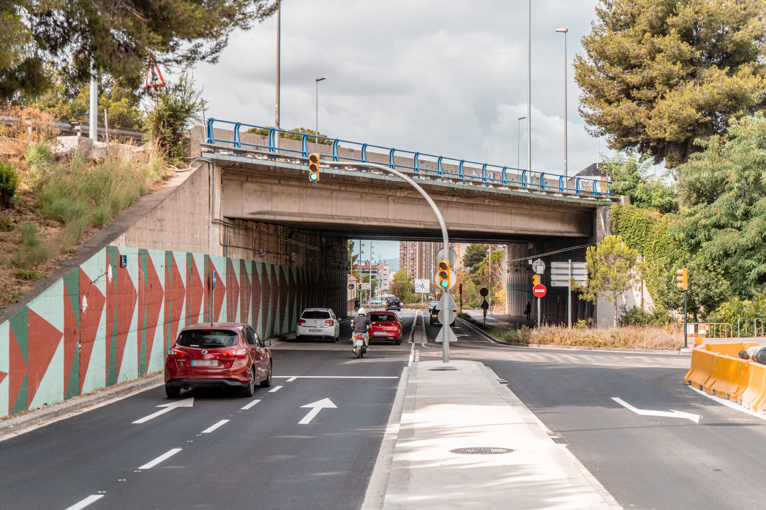 Carril obert de l'avinguda Països Catalans amb circulació de vehicles